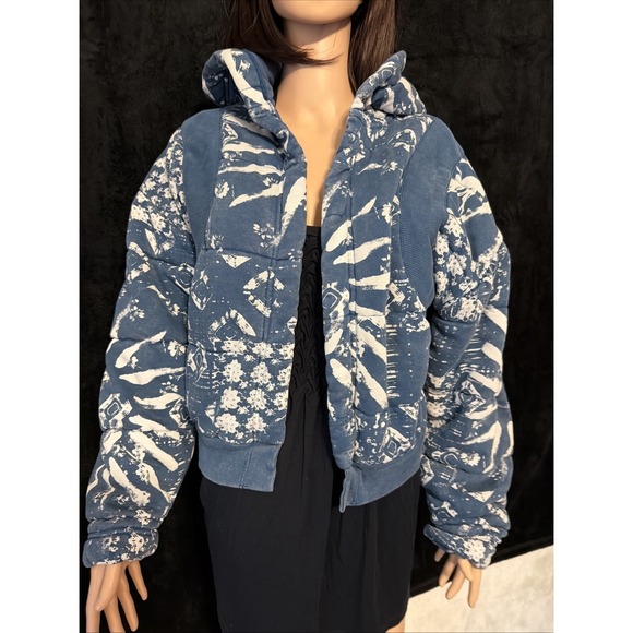 Urban Outfitters Jackets & Blazers - Urban Outfitters Out From Under Women's Cropped Quilted Jacket Small Grunge